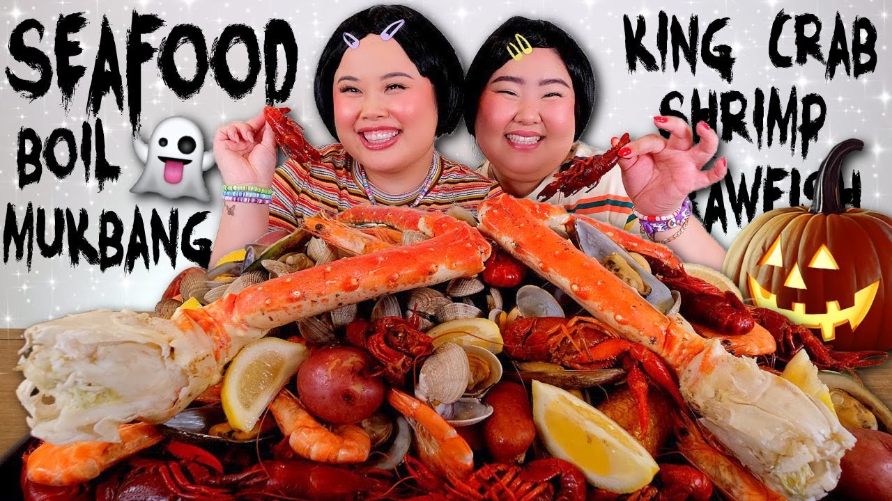 GIANT KING CRAB LEGS SEAFOOD BOIL + GIANT SHRIMP + CRAWFISH + MUSSELS + CLAMS MUKBANG 먹방 EATING SHOW