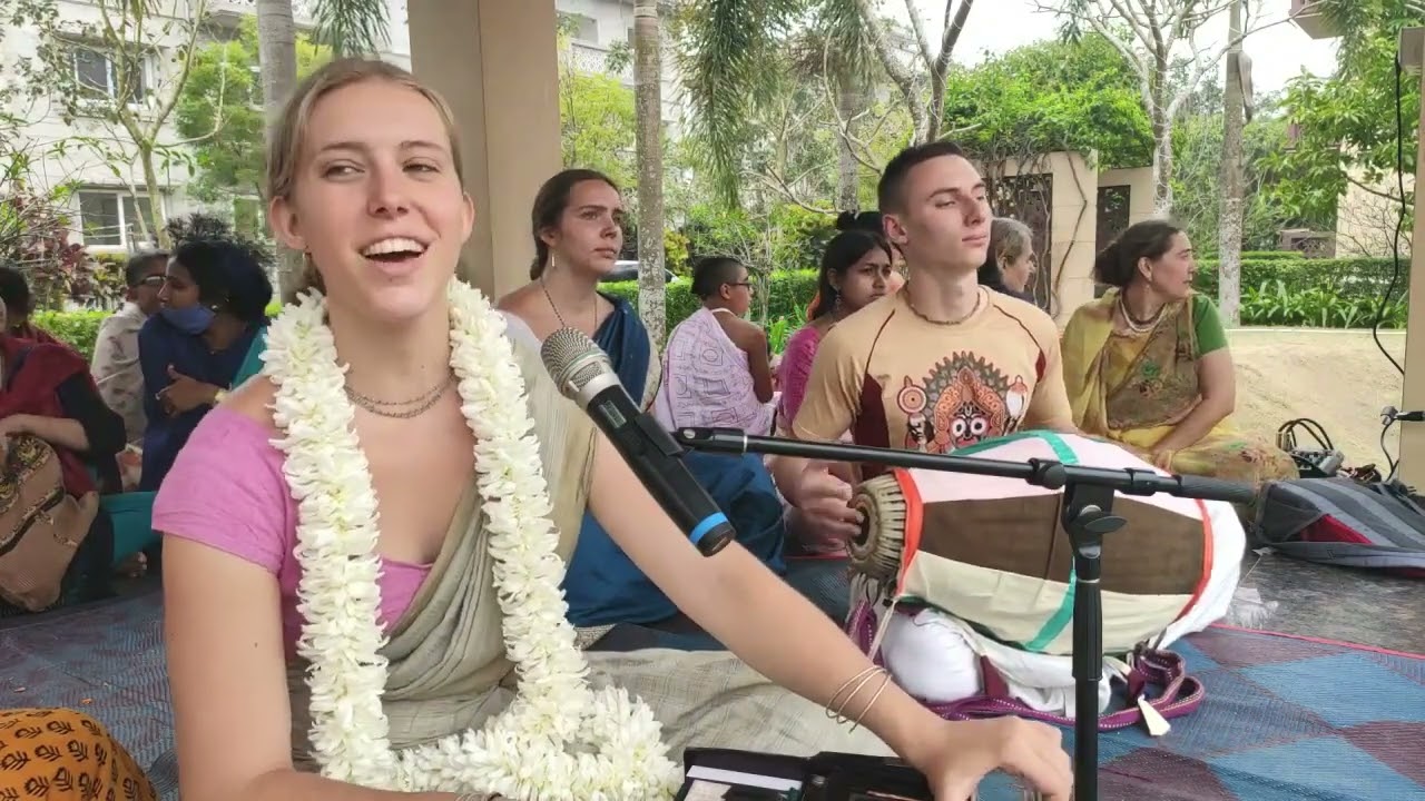 হরিনাম সংকীর্তন Hare Krishna kirtan, Premanjali dasi, sridham Mayapur Harinam sankirtan yajna