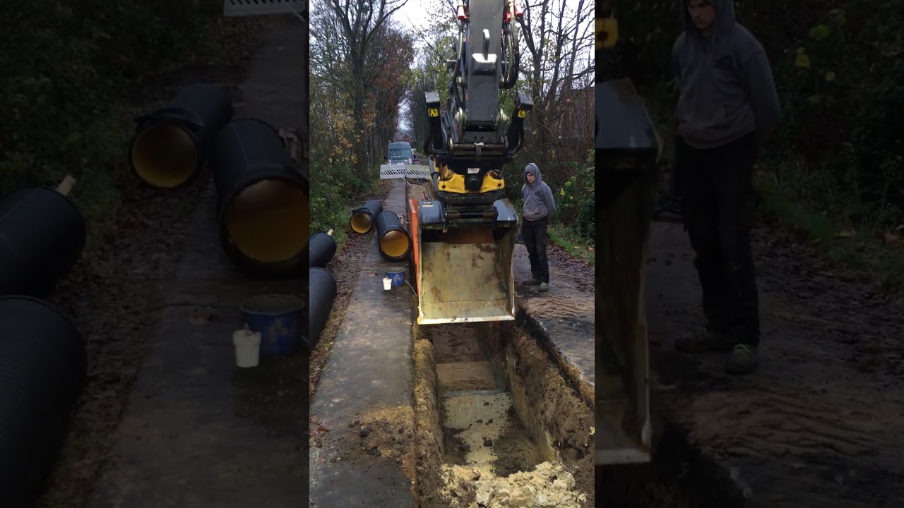Wenn der Rohrleger weg ist und der Dumper Fahrer zu kuckt wie der Baggerführer .....