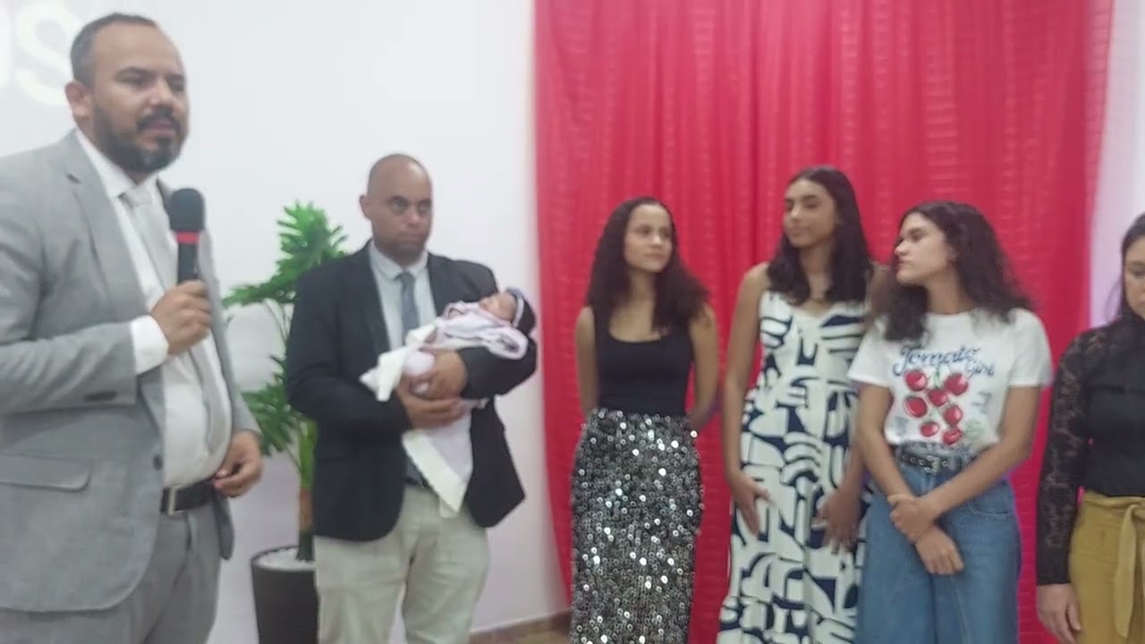 Apresentação da ANGELINA à Igreja Evangélica Assembleia de Deus. GLÓRIA A DEUS.