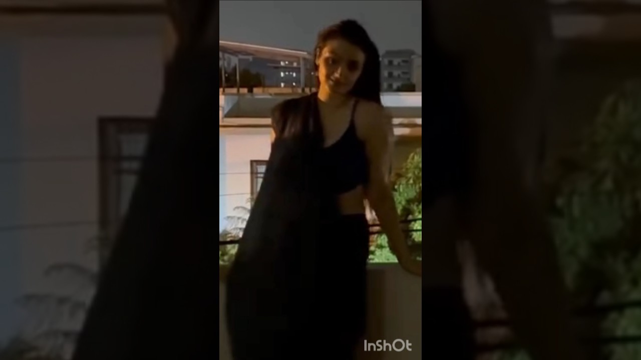 Hira Mani enjoying Karachi Rain in saree #hiramani #saree #karachirain