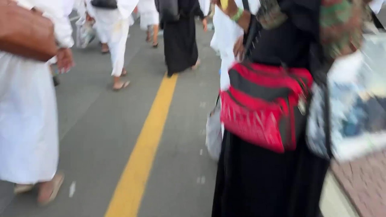 Live From Hajj 2025 | Muzdalfa Se Mina Tak  | Ask Mufti Tariq Masood 🕌