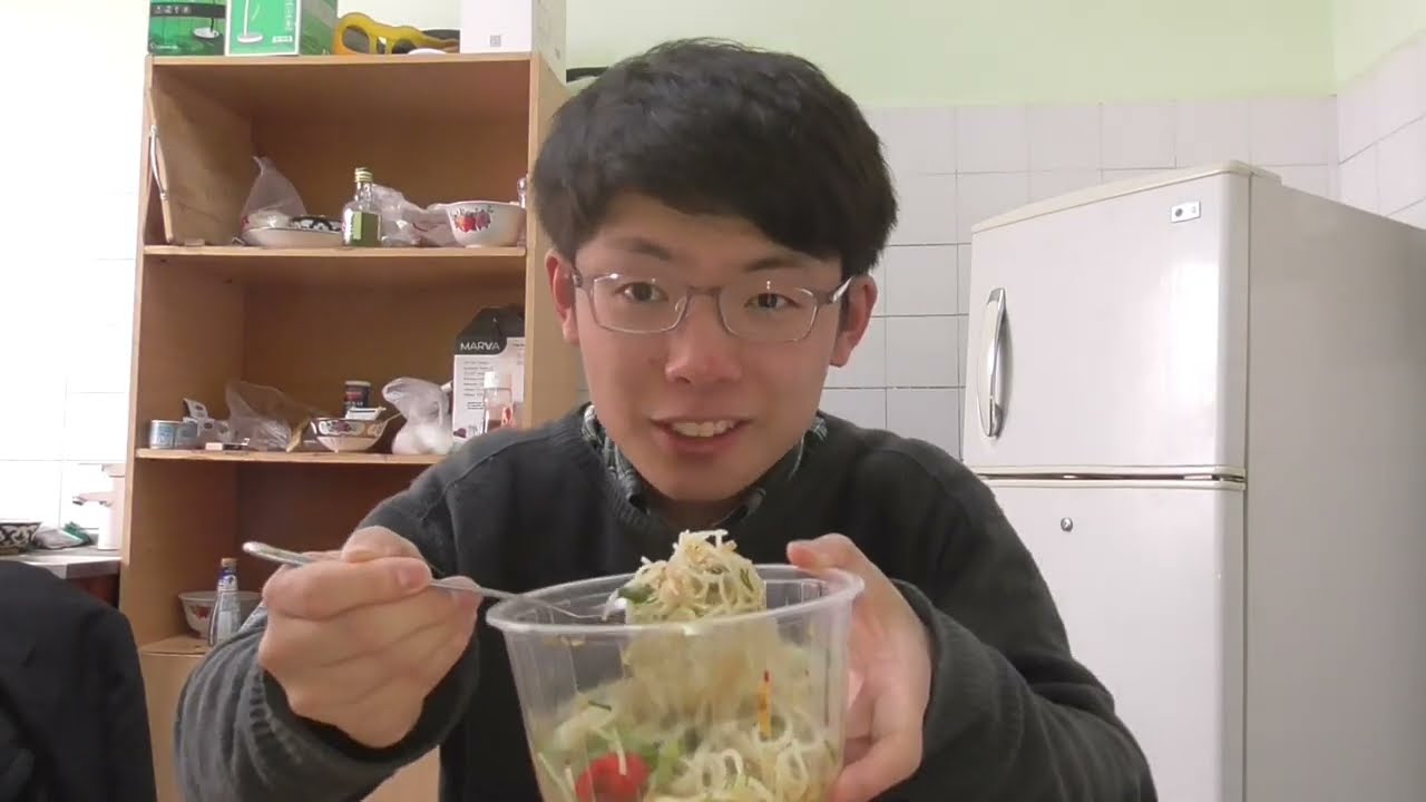 【ウズベキスタン】コンビニの春雨サラダ食べてみた！〈カラカルパクスタンと日本の違い〉