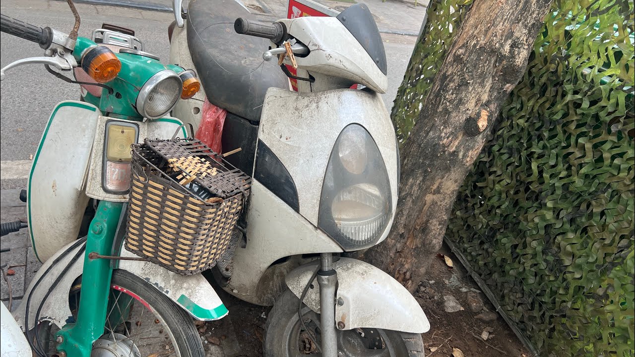 Xe tay ga cao cấp vang bóng 1 thời Honda @ 150 bị bỏ hoang vứt xó ở Hà Nội