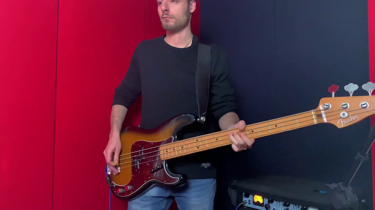 U2- New year’s day (Live under a blood red sky) original BASS LINE