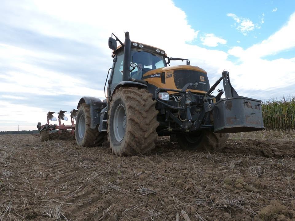 semis 2013 avec un jcb fastrac 2170 est un valmet 8050