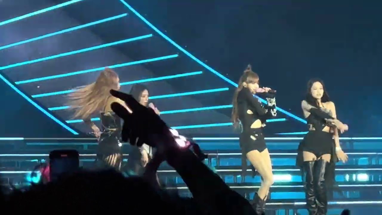 Blackpink - Shut Down fancam at 코첼라 Weekend 1 4/15/23