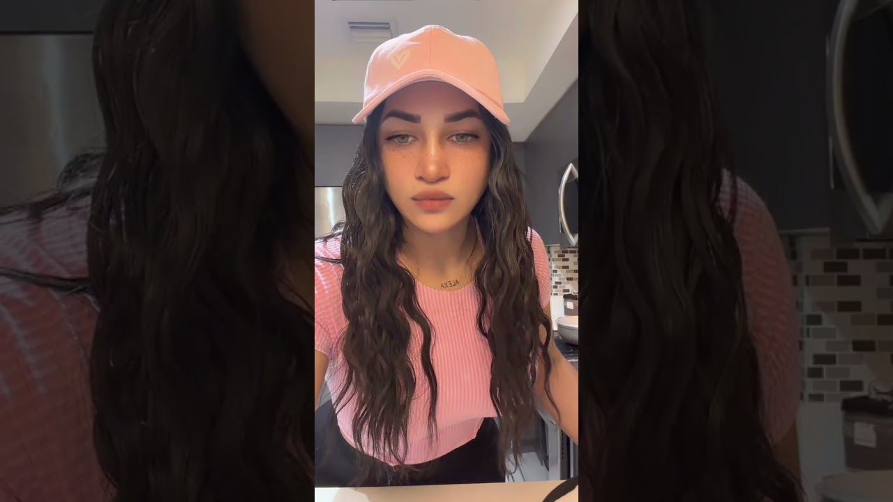 Morena muito gostosa de shortinho preto e blusinha rosa - Part 2/3 🔥🔥