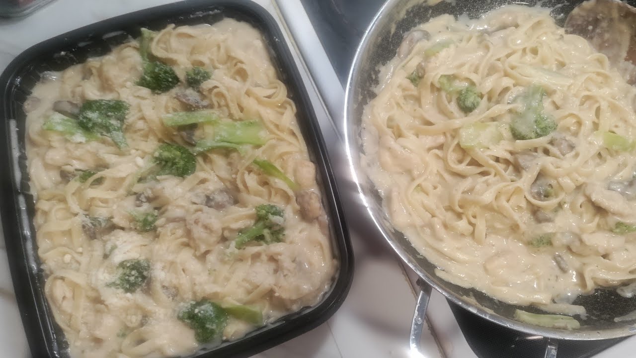 what's up y'all!  I'm just cooking CHICKEN FETTUCCINE ALFREDO with mushrooms and broccoli 😋🥰