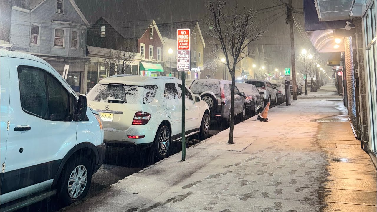 Se pone un poco lento el trabajo en la cocina 🧑‍🍳 cuando cae nieve ❄️ 