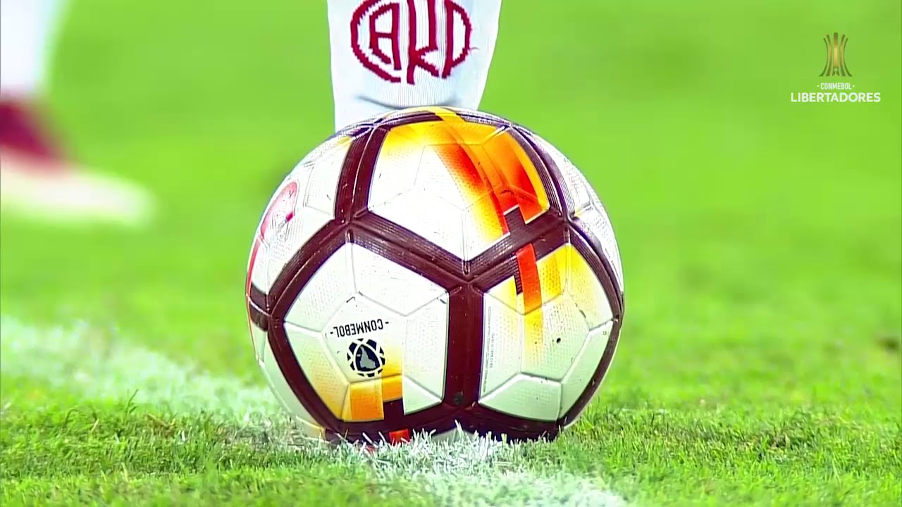 River Plate aprovechó su momento y derrotó al Emelec en Guayaquil