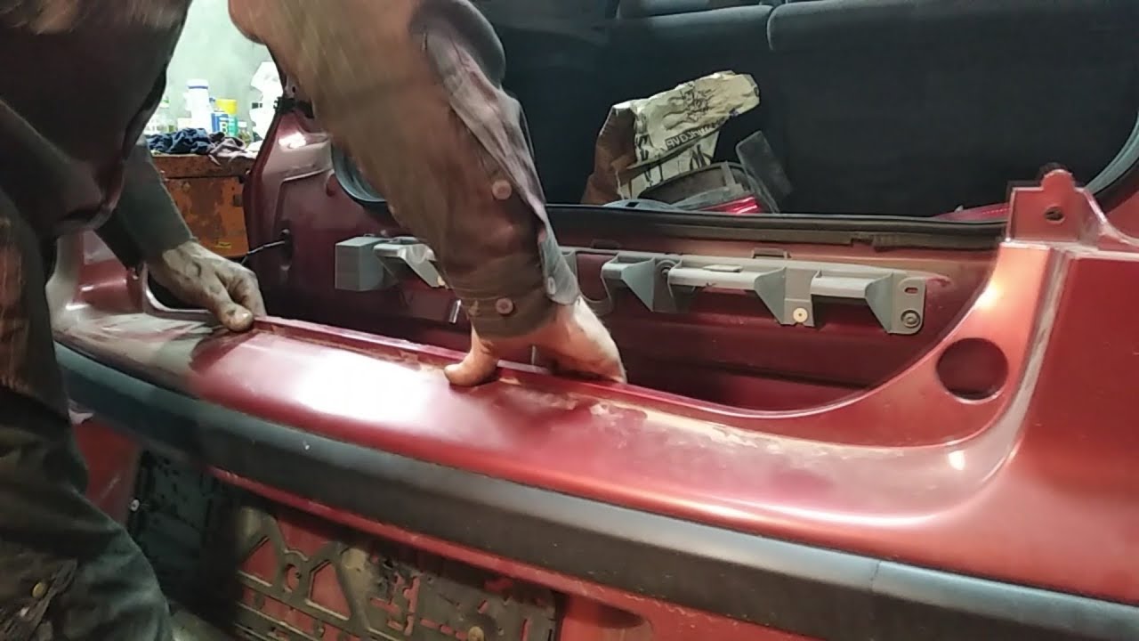 Демонтаж заднего бампера на Рено Лагуна 2