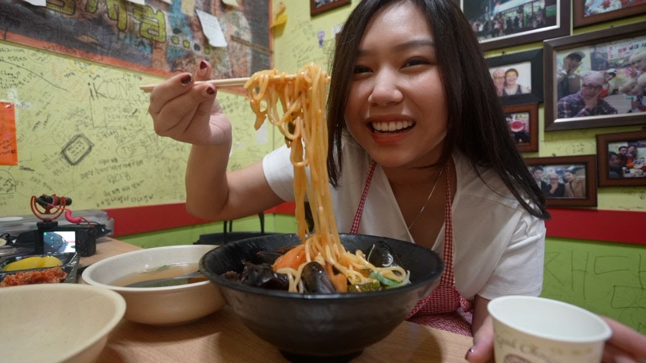 MAKAN MIE JJAMPONG TERPEDAS DI KOREA!