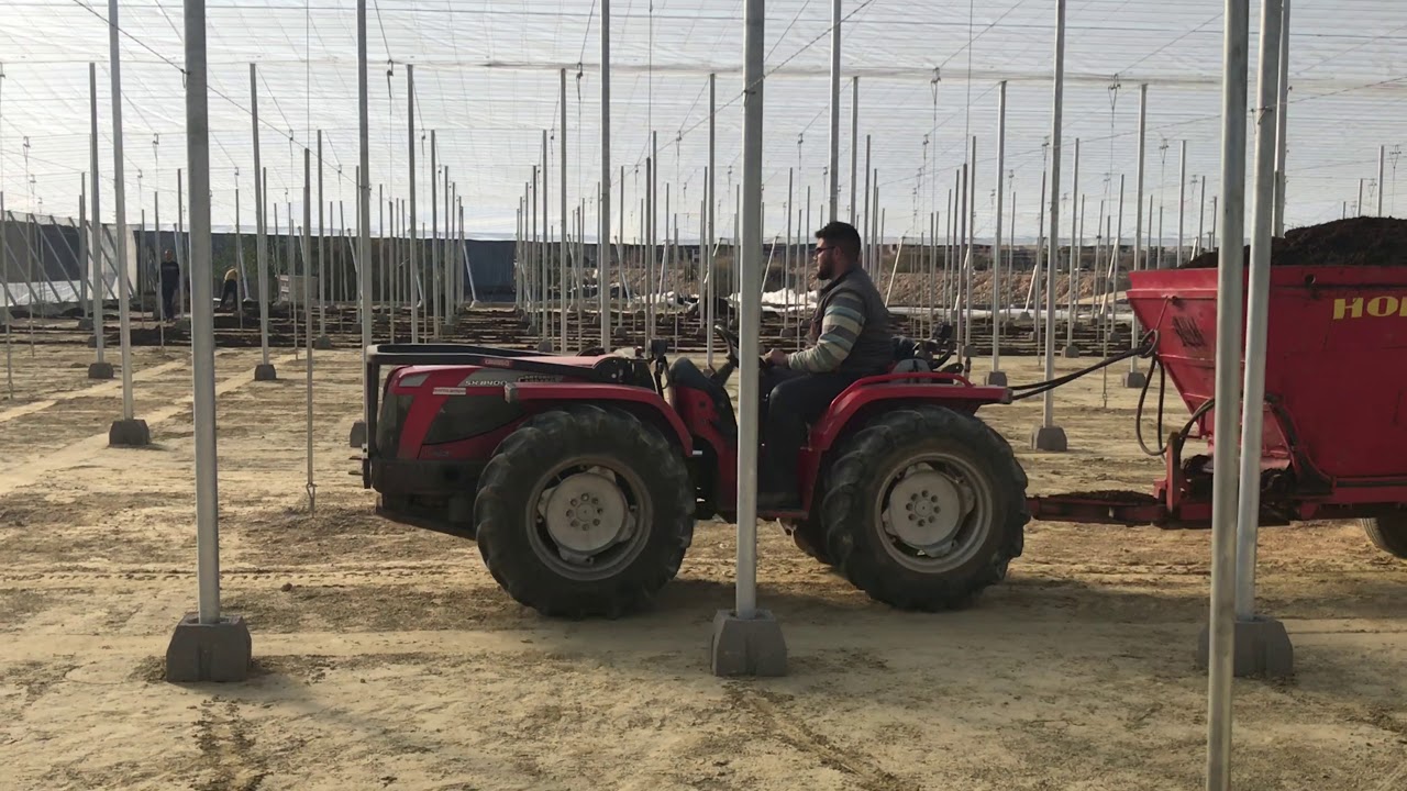 ANTONIO CARRARO SX 8400 con remolque estiercol
