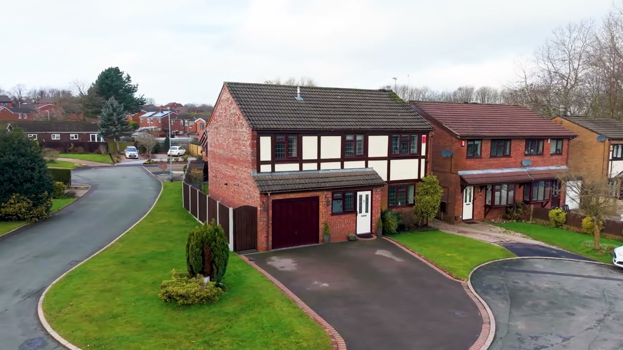 Beautiful Extended Detached Home For Sale in Meir Park (Stoke-on-Trent)