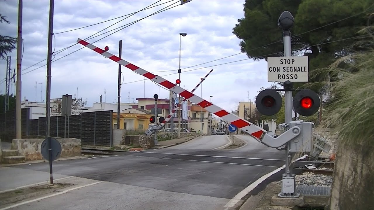 Spoorwegovergang Turi (I) // Railroad crossing // Passaggio a livello