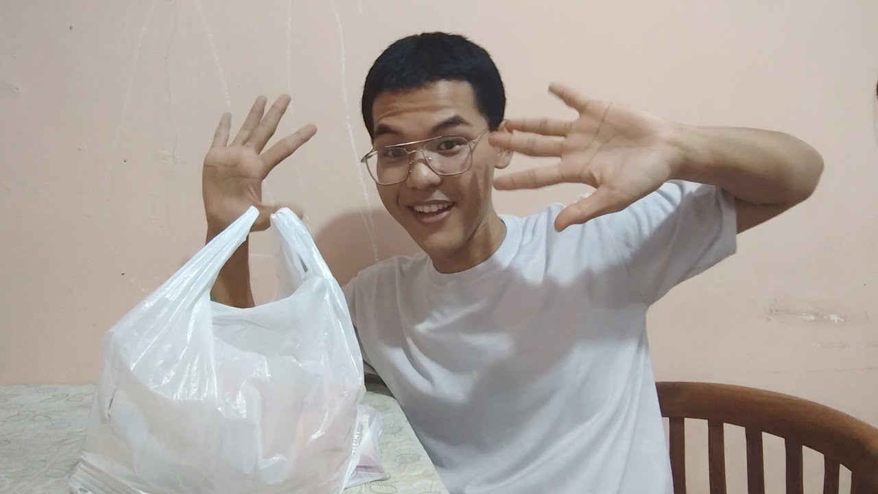 Just another casual eating video ( Shawarma edition)