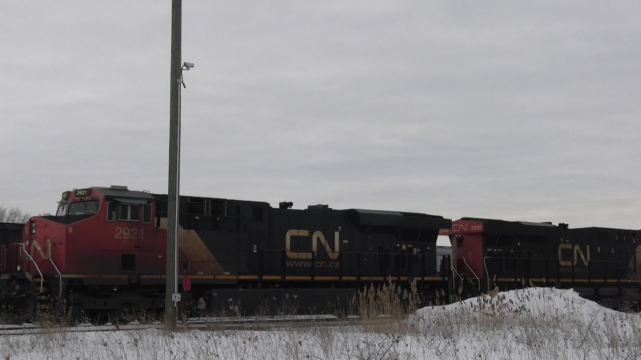 CN M302 Manifest Train CN 2921 & CN 2906 Locomotives Sarnia Ontario