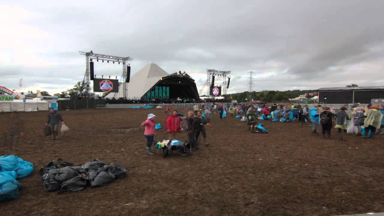 Small Steps Recycling volunteers | Pyramid Stage Field Glastonbury Festival 2014