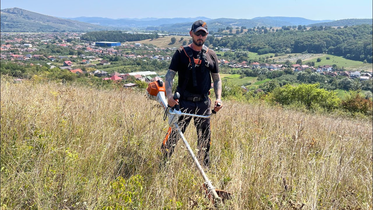 Stihl Fs 561-C with 3,3 mm Stihl CF3 pro trimmer line in big dry grass.