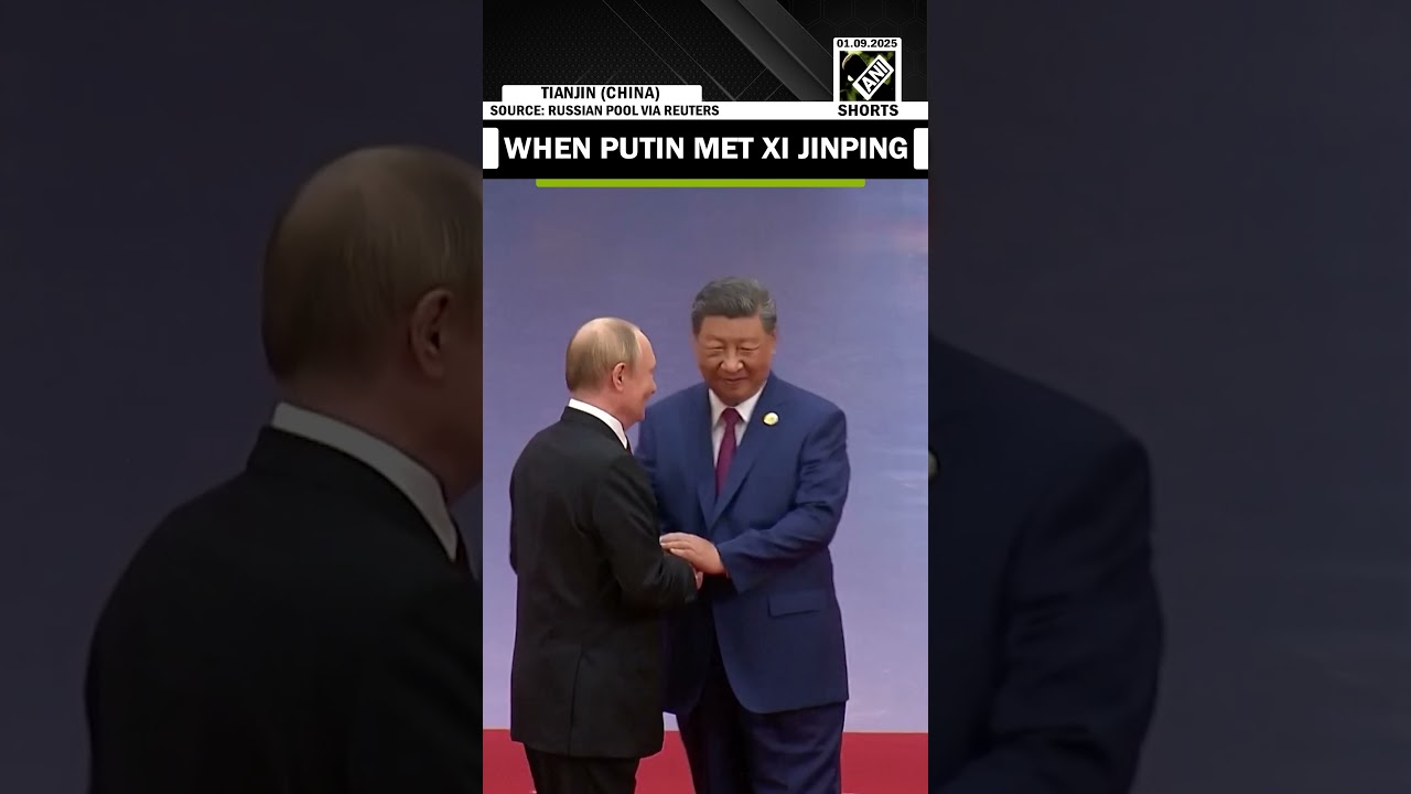 Russian President Putin shakes hands with China&rsquo;s Jinping at SCO Summit reception in Tianjin