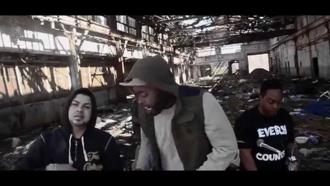 C WEEZY - WE OUT HERE Ft. TAY600 ( DIR. @LOOPLOWWFOZ @FOZVHS )