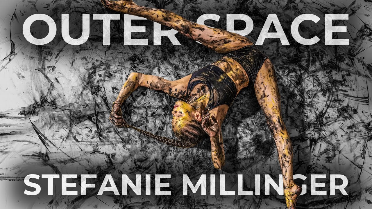 Painting on a canvas with my body | Outer space | Stefanie Millinger