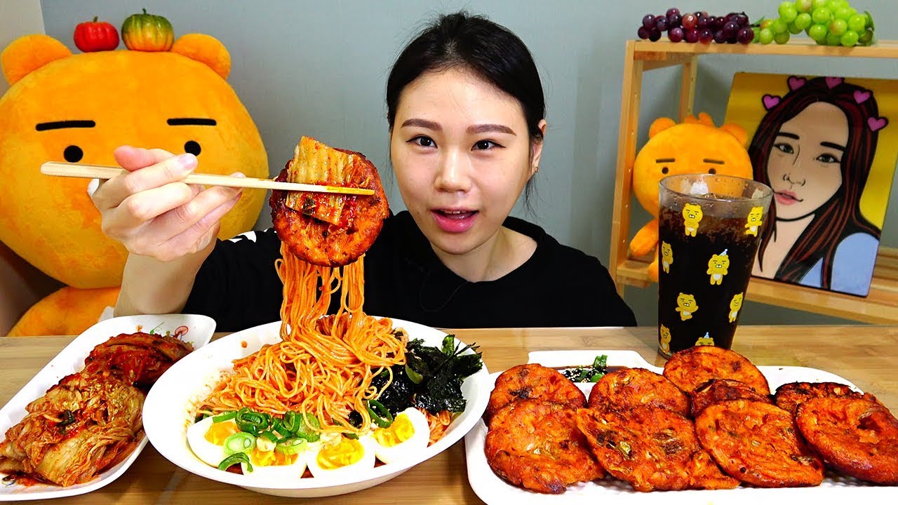 김치전으로 면싸먹기ㅋㅋ 쌈장비빔국수 먹방 Mukbang