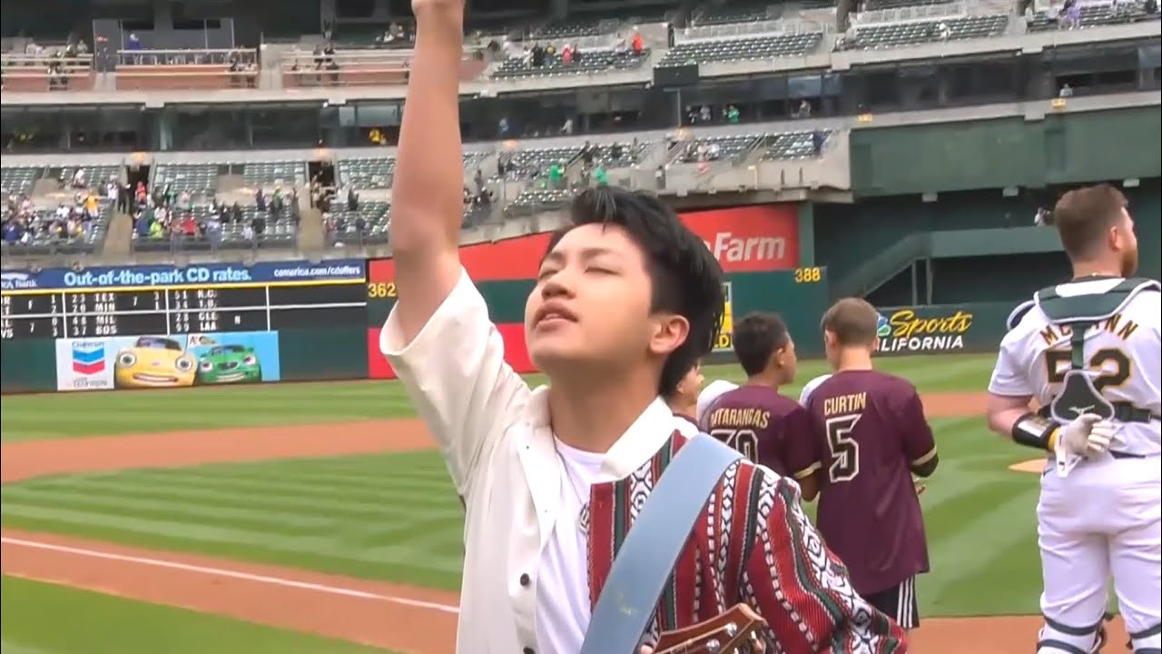 Feng E plays the U.S. National Anthem of the USA at the MLB