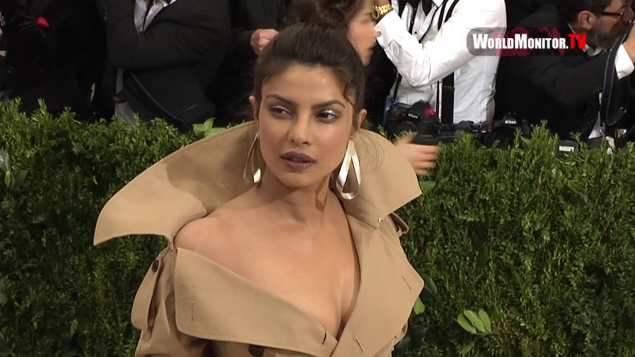 Priyanka Chopra arrives with Nick Jonas at  2017 Met Gala