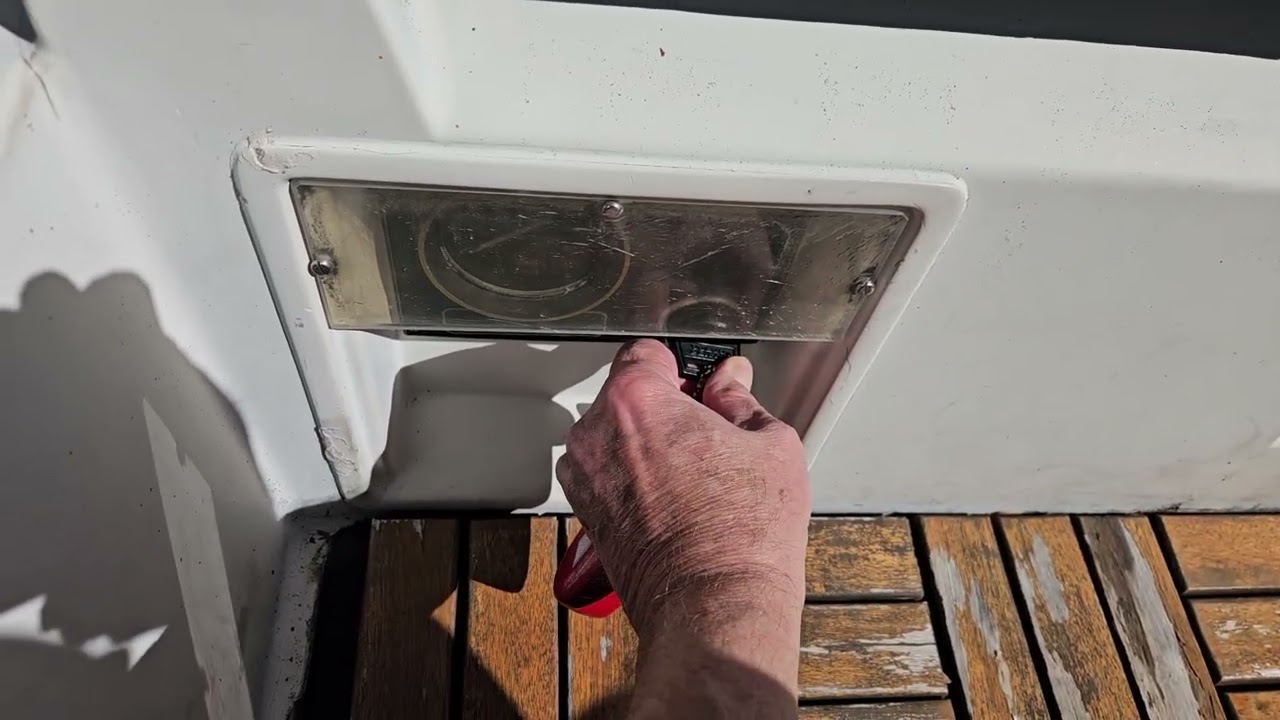 Volvo Penta 2002 marine diesel - starting, running and stopping the engine - @chrisflynn2800