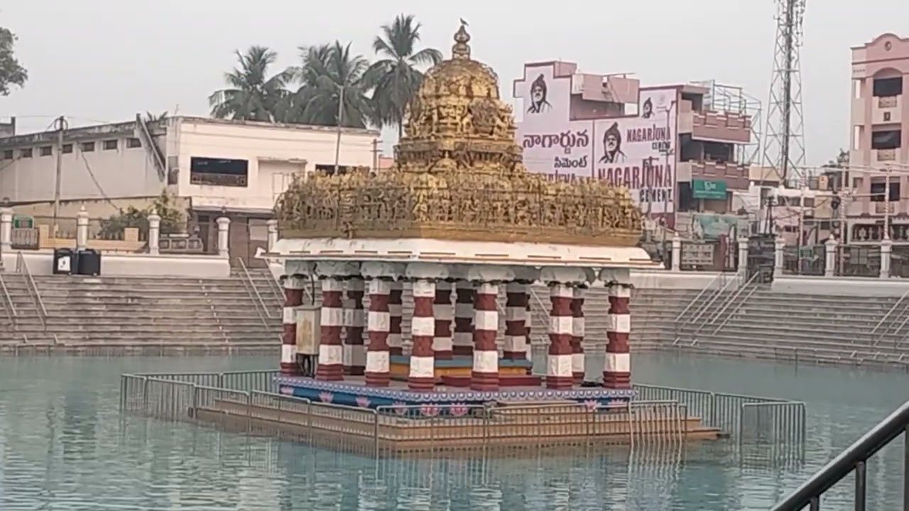 లక్ష్మీ అష్టోత్తర శతనామావళి 54 వ నామము: ఓం సుప్రసన్నాయై నమః