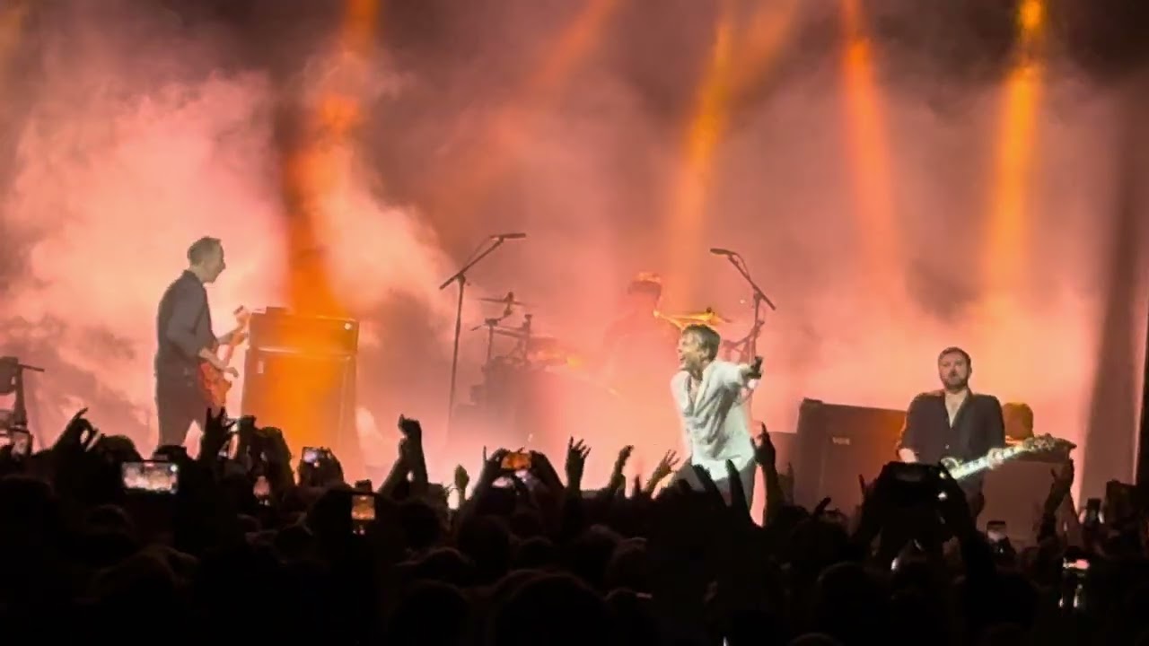 Suede.  So young Live @ B-K Stockholm 