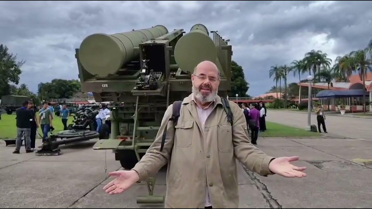 Astros com Mansup ( já modificado)  no Corpo de Fuzileiros Navais - vendo o veiculo de perto  