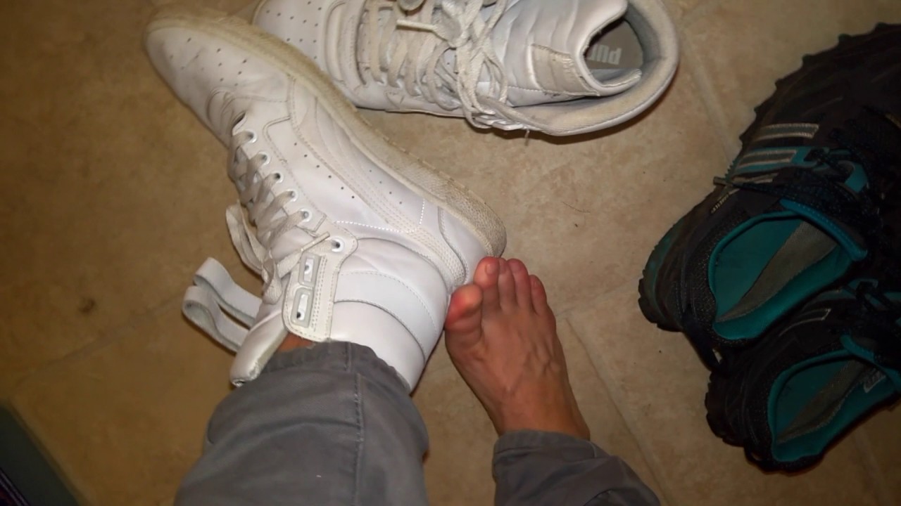 His Puma Sky sockless shoeplay and sweaty feet
