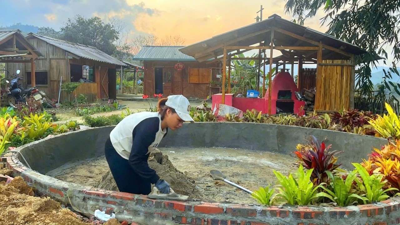 Mai single-handedly plastered the entire fish pond with cement - The fish pond is almost complete.