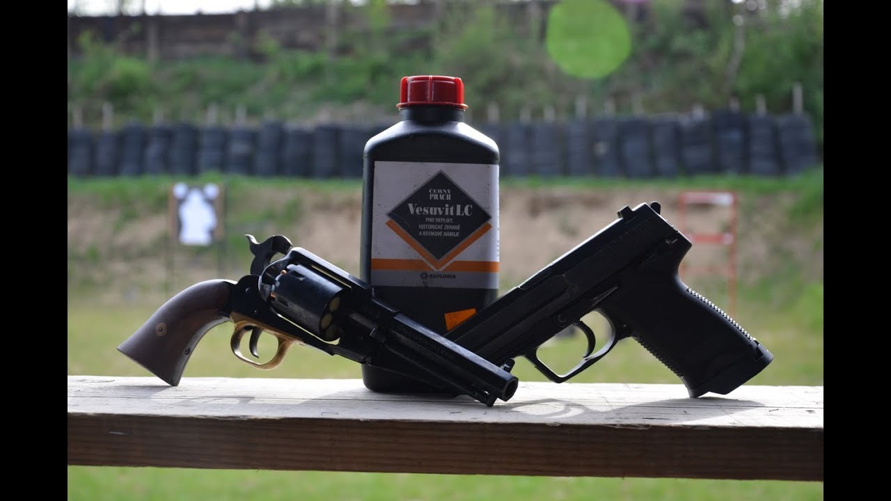 Rewolwer czarnoprochowy  VS  pistolet współczeny  (black powder revolver vs modern handgun)