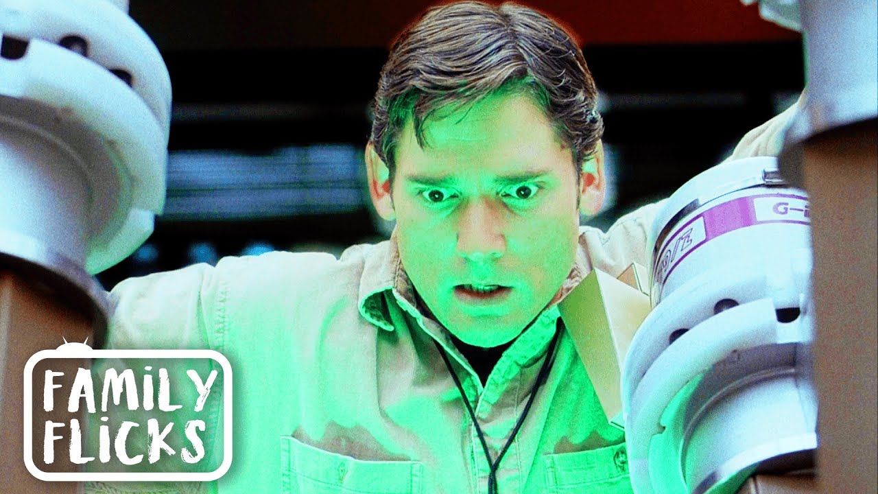 Bruce Banner Gets Exposed To Gamma Radiation | The Hulk (2003) | Family Flicks