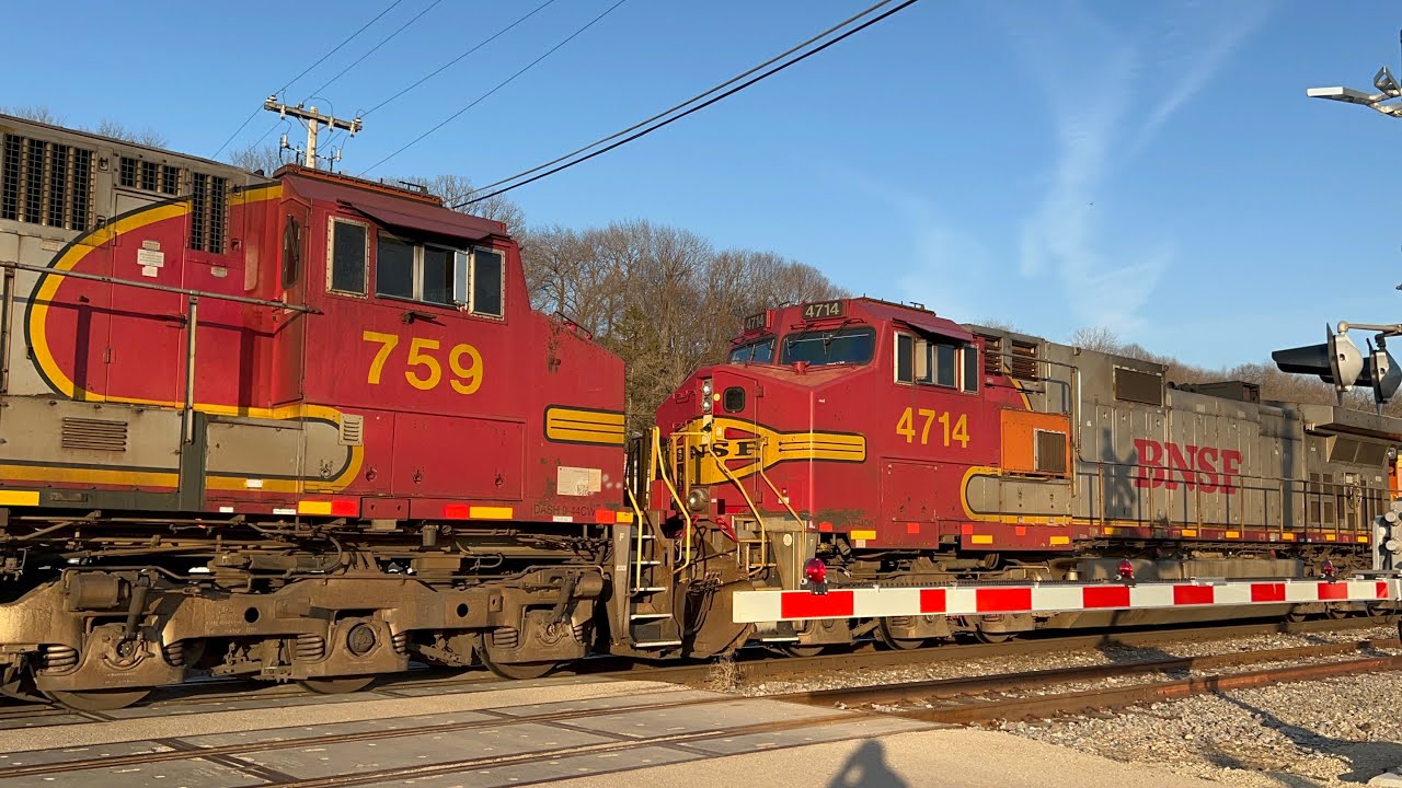 Two Warbonnets! BNSF 7957 Leads EB