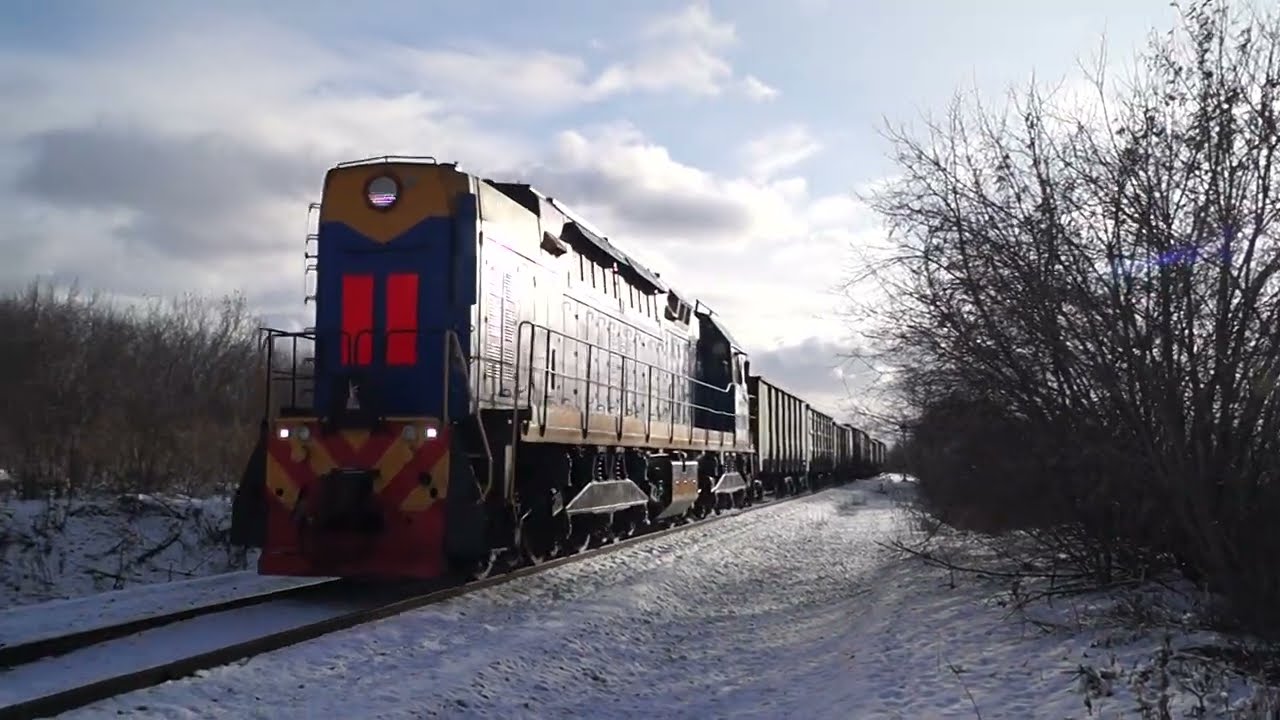 ТЭМ14-0219 с мега длинным порожняком и приветливой бригадой