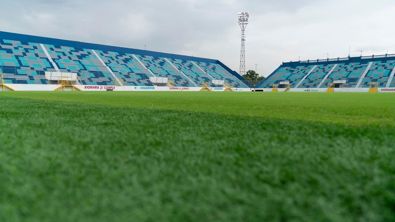 Recorrido por la cancha del Estadio General Francisco Morazán
