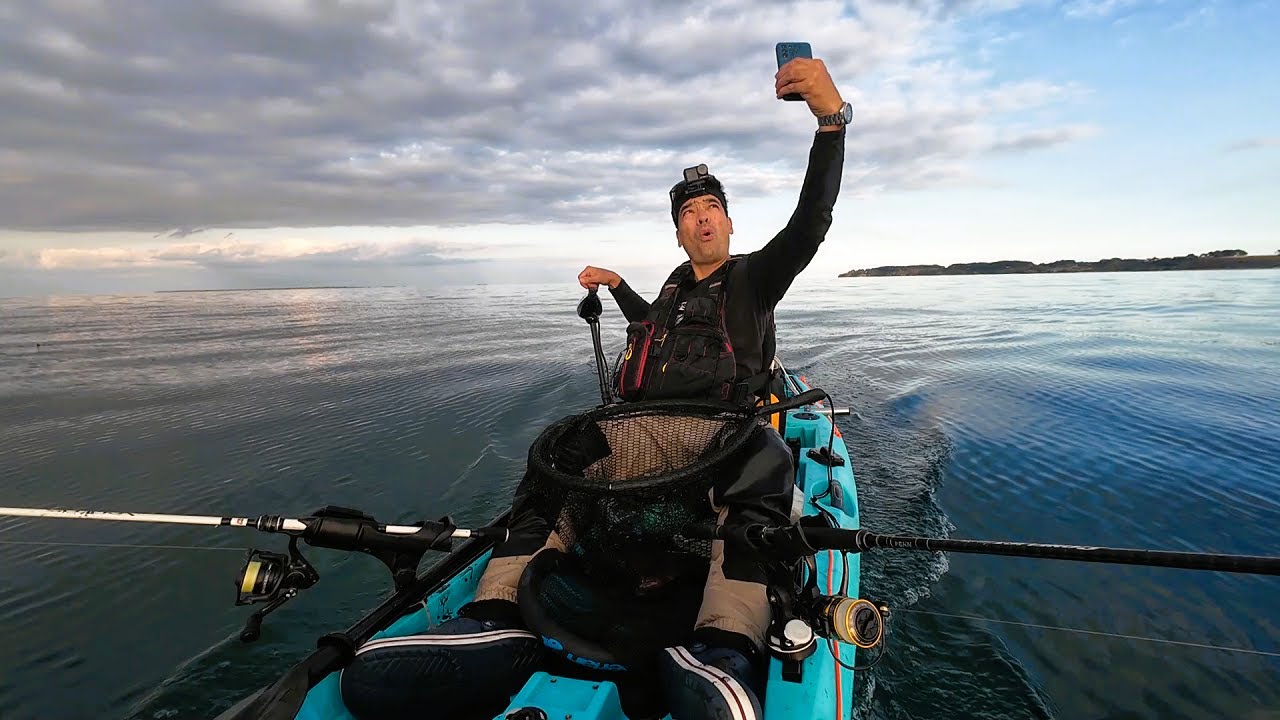 PECHE en KAYAK qui part en LIVE-Galaxy Kayaks Wildcat FX3 - calamar / encornet /seiche /turlutte