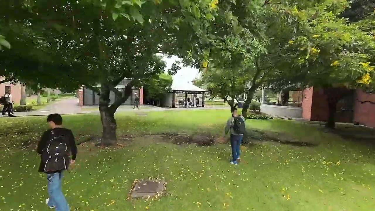 Corto recorrido por la Escuela Colombiana De Ingeniria  // Drone Travels