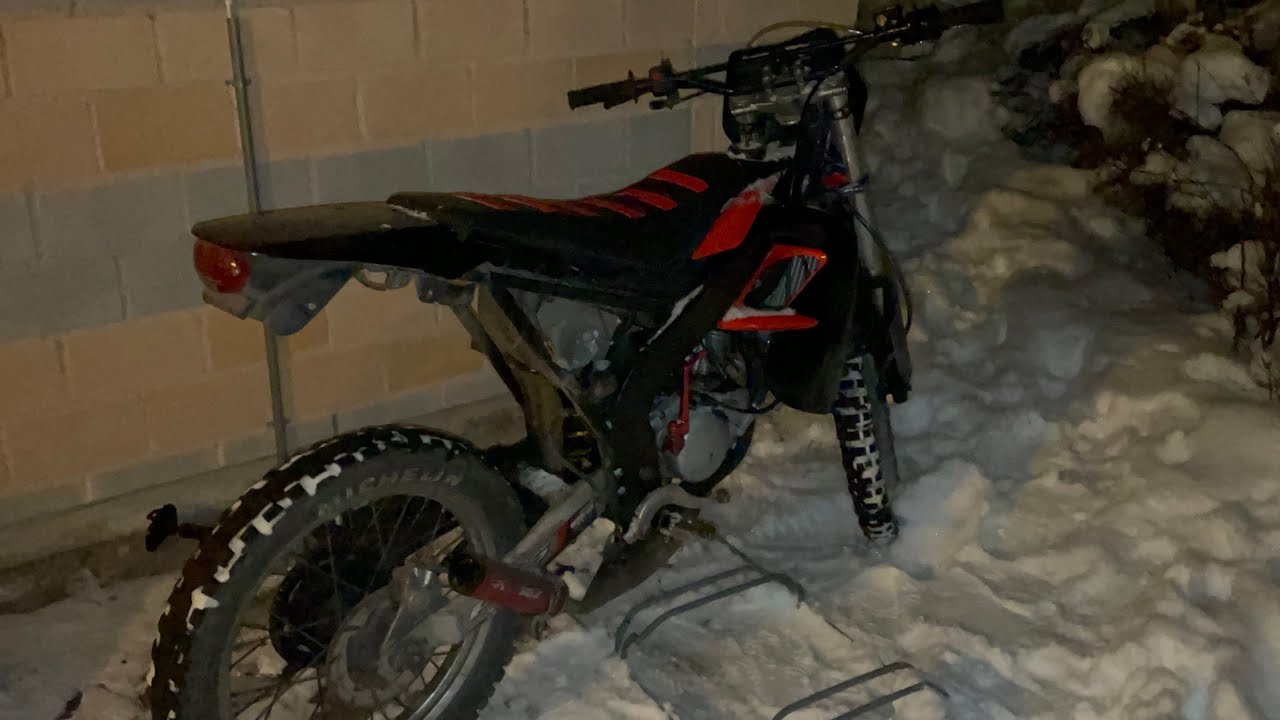 Byter bromscylinder på cross moped