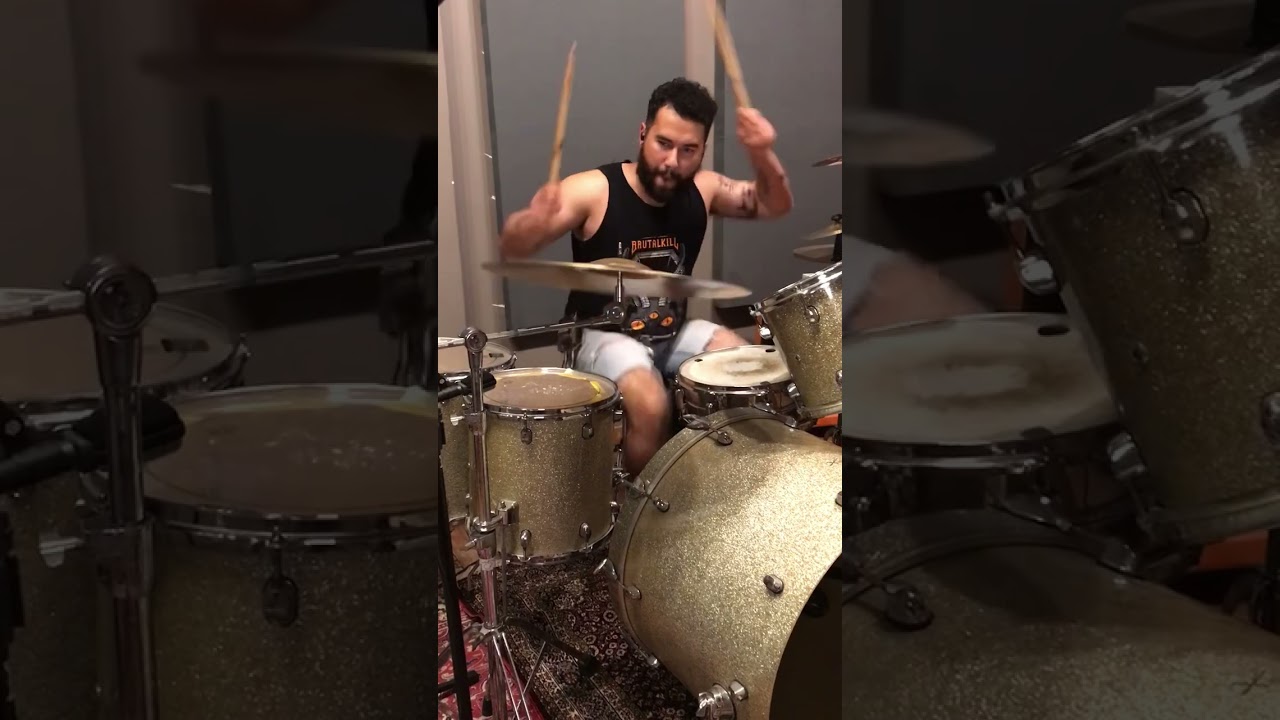 quando finalmente a m&uacute;sica sai #drumsticks #rock #shorts #studio #cover #cefarock