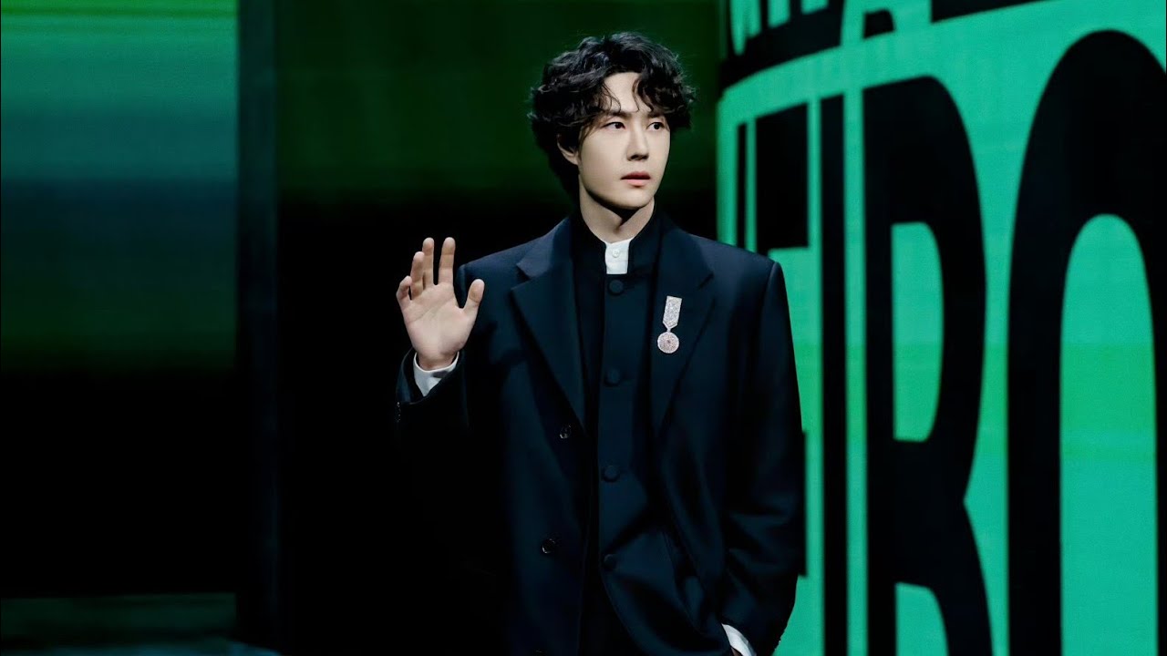 2026.02.05 • Wang Yibo at Weibo Night 2025: A magical red carpet moment | Full Vertical