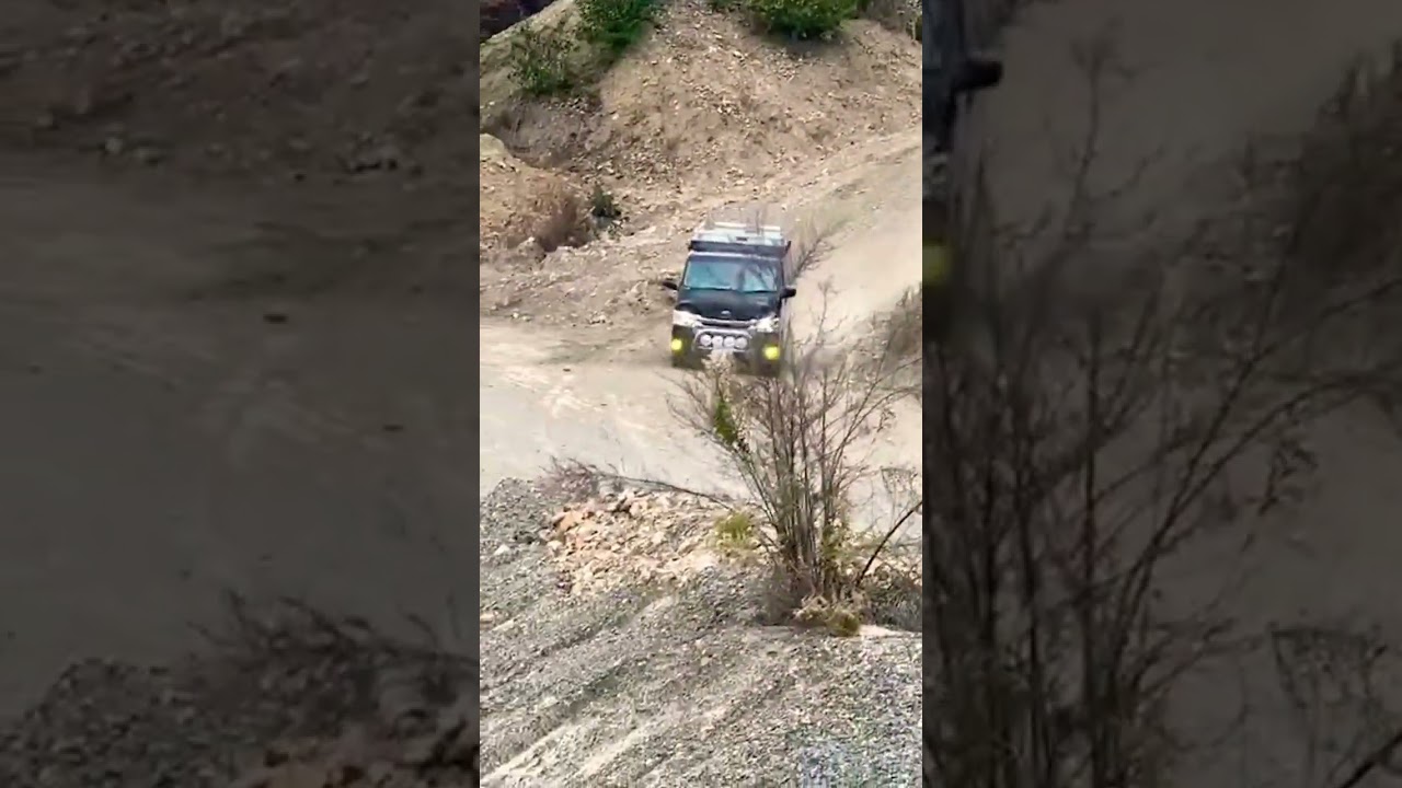 SUBARU VIVIO VS TOYOTA HIACE #toyotahiace #automobile #hiace #offroad #4x4 #dakar #BANZAI3