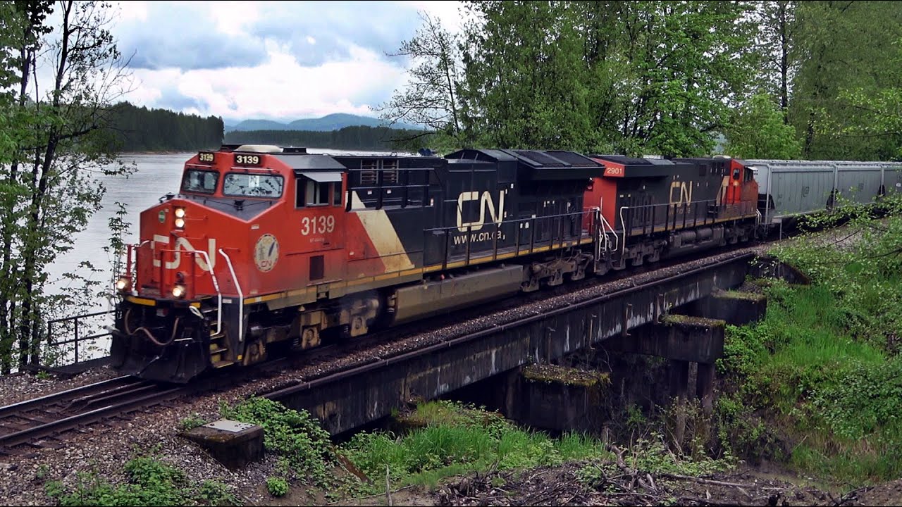 Massive Loaded Grain Train On Their Way To The Port, Pushed By An EMD SD70ACe! - CN Yale Sub
