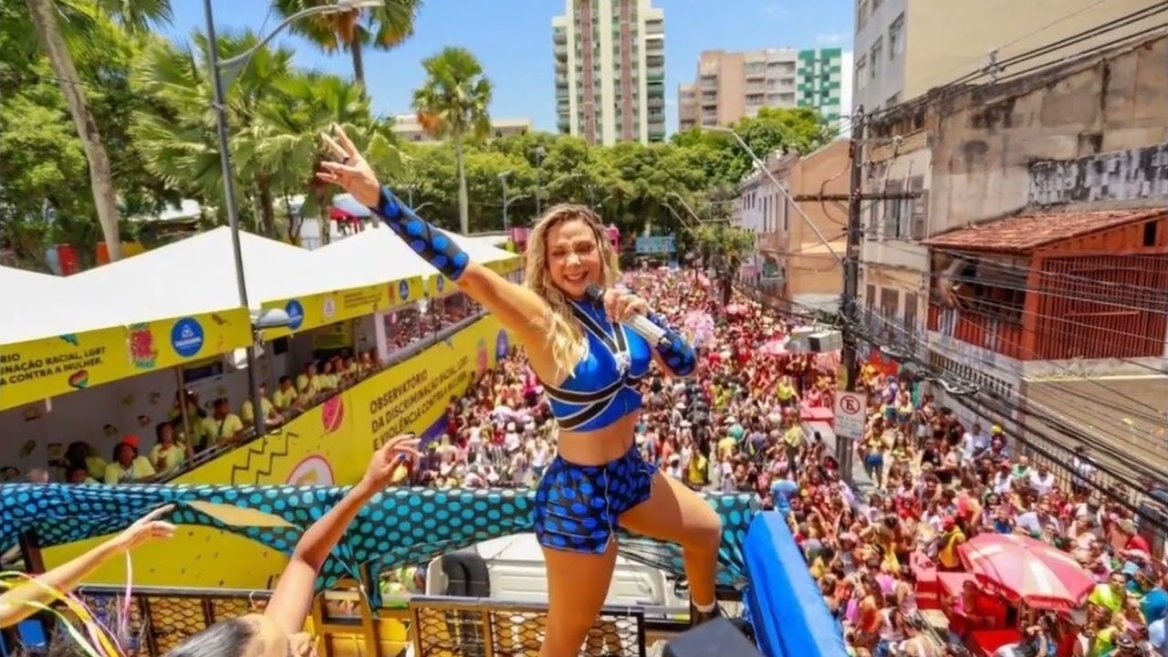 Carla Perez pede desculpas após polêmica com segurança em despedida do “Algodão Doce”