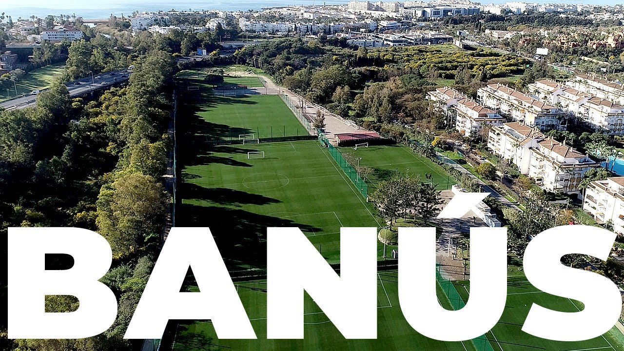 Ban&uacute;s Football Center
